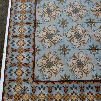 10m2 - Period French ceramic in a cool palette with double borders