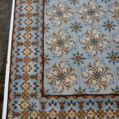 10m2 - Period French ceramic in a cool palette with double borders