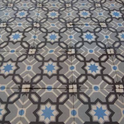 16m2 / 175 sq ft ceramic encaustic floor with half size borders