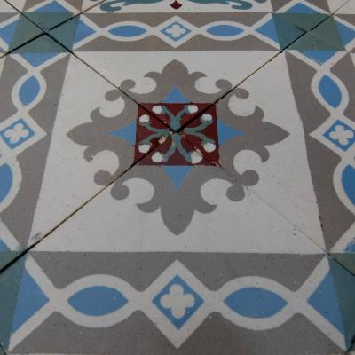 Beautifully tessellating Belgian ceramic floor with triple borders - 11.5m2 