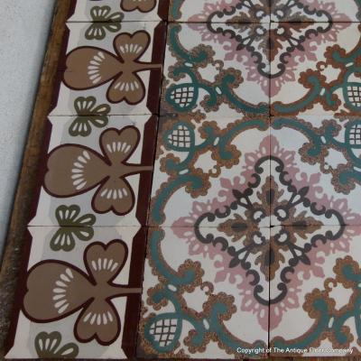 Small Art Nouveau floor with clover themed borders