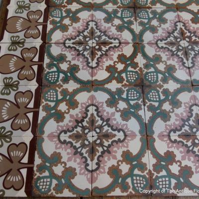 Small Art Nouveau floor with clover themed borders