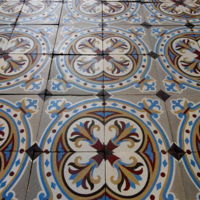 10.75m2+ / 115 sq ft antique ceramic Chimay floor with triple borders