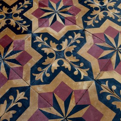 Rare find – Large 25cm sq / 10 inch sq antique carreaux de ciments Paves – Aristocratic motifs in warm tones.