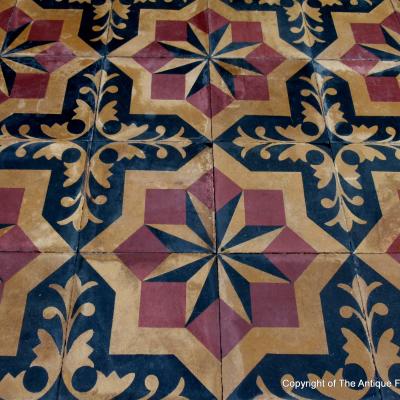 Rare find – Large 25cm sq / 10 inch sq antique carreaux de ciments Paves – Aristocratic motifs in warm tones.