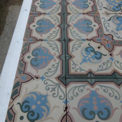 11.25m2 Belgian ceramic floor with back to back borders