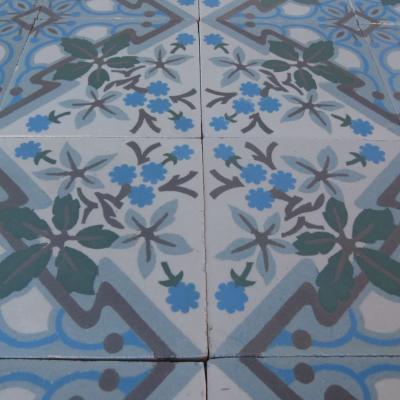 A 12.25m2 antique ceramic floor in a cool palette – early 20th century