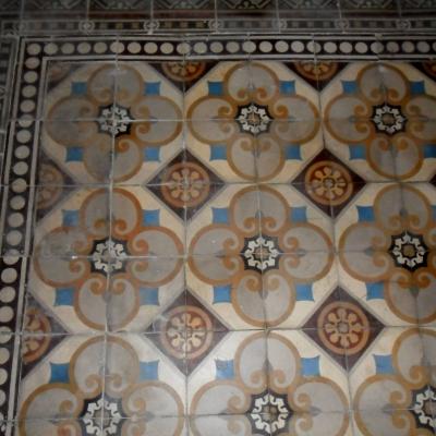 18.25m2 Sand & Cie Ceramic floor with ornate motif