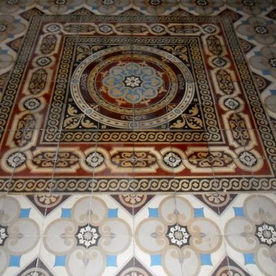 18.25m2 Sand & Cie Ceramic floor with ornate motif