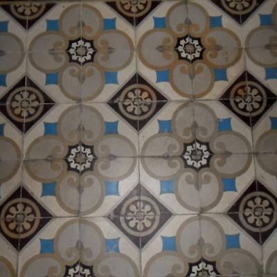 18.25m2 Sand & Cie Ceramic floor with ornate motif