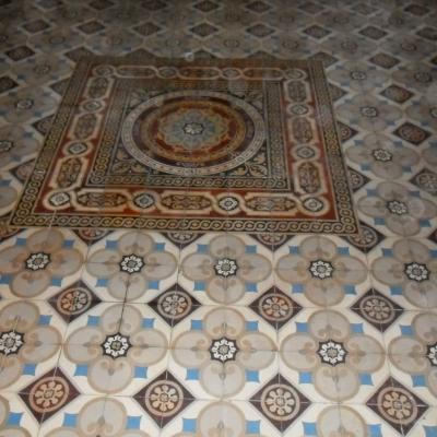 18.25m2 Sand & Cie Ceramic floor with ornate motif