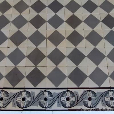 A classical French damier with lush borders c.7.5m2 to 9m2